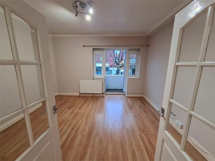 2 Bedroom Flat To Rent In Bridge Lane, Temple Fortune, NW11