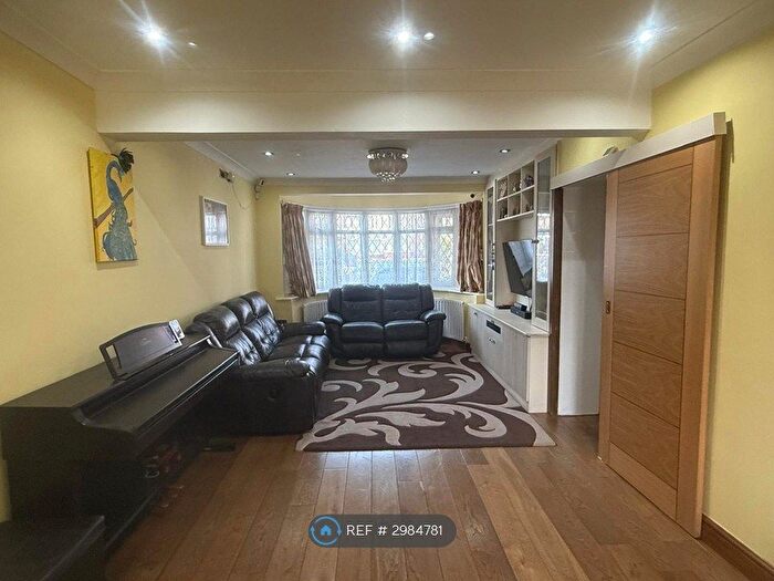 3 Bedroom End Of Terrace House To Rent In Capthorne Avenue, Harrow, HA2