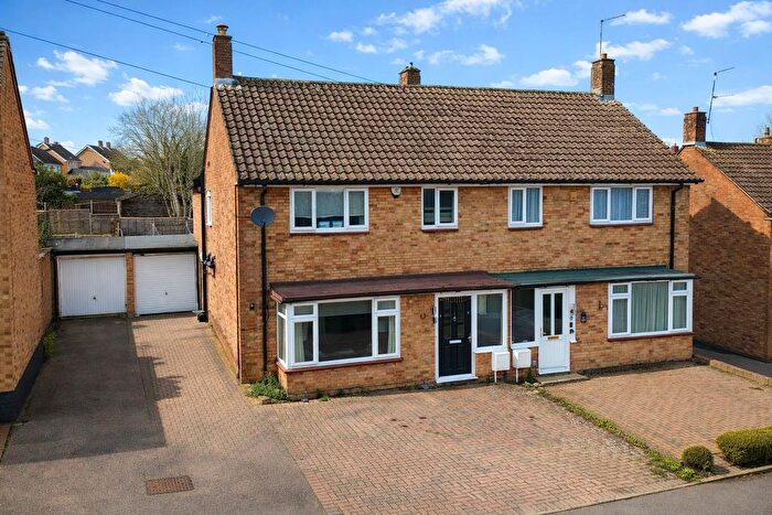 4 Bedroom Semi Detached House For Sale In Peartree Road, Warners End, Hemel Hempstead, HP1