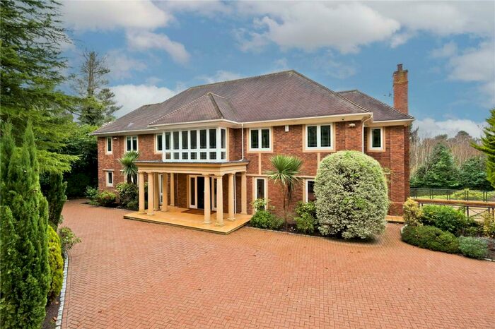4 Bedroom Detached House To Rent In Ravenscroft Road, Weybridge, Surrey, KT13