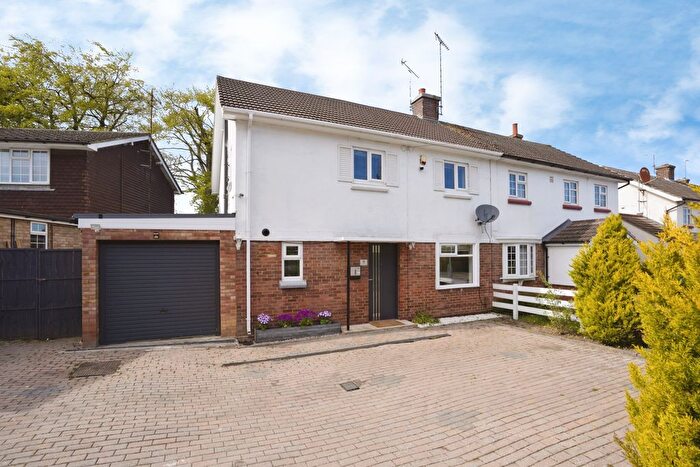 4 Bedroom Semi-detached House For Sale In Beechwood Court, Dunstable, LU6