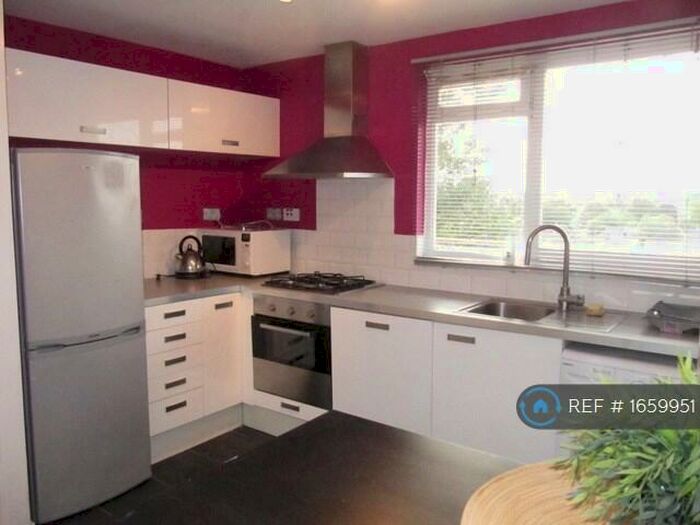 3 Bedroom Flat To Rent In Balham, London, SW12