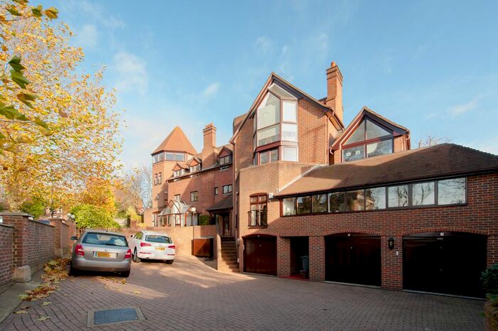 2 Bedroom Flat To Rent In Fitzjohns Avenue, London, NW3