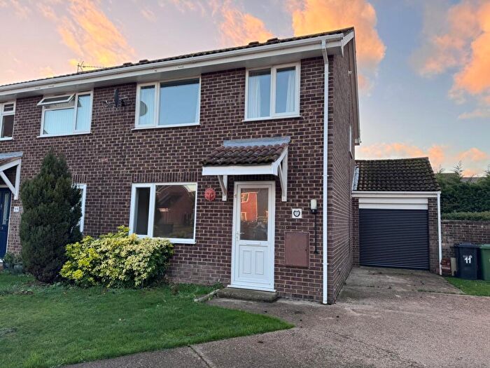 3 Bedroom Semi Detached House For Sale In St Botolphs Close, South Wootton, King's Lynn, PE30