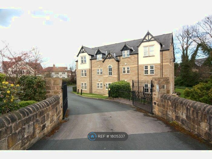 2 Bedroom Flat To Rent In West Park Crescent, Leeds, LS8