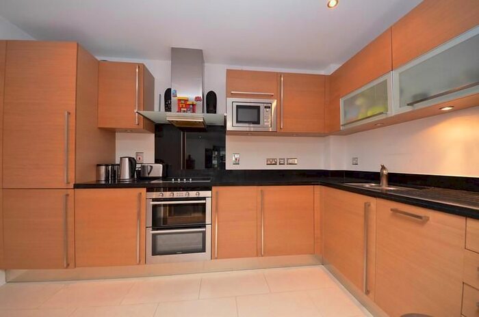 2 Bedroom Flat To Rent In Earls House, Strand Drive, Kew Riverside Park, Kew, TW9