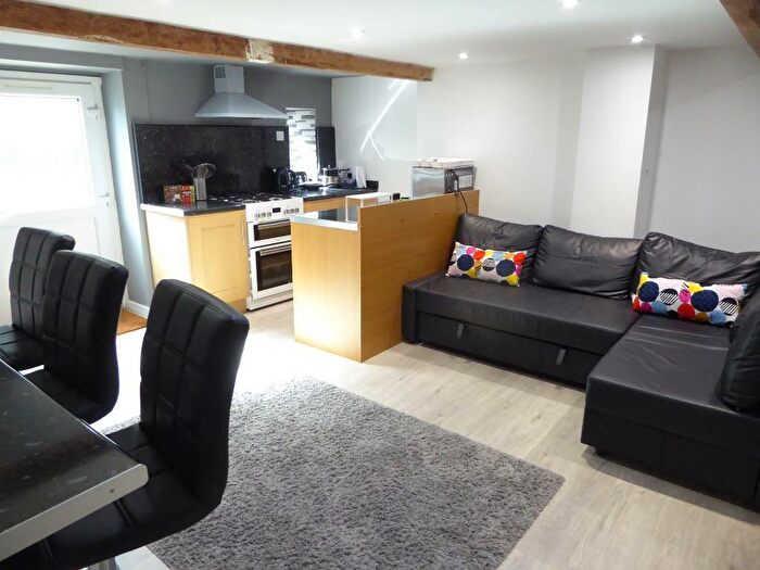 3 Bedroom Terraced House To Rent In Chapel Lane, Huddersfield, West Yorkshire, HD5