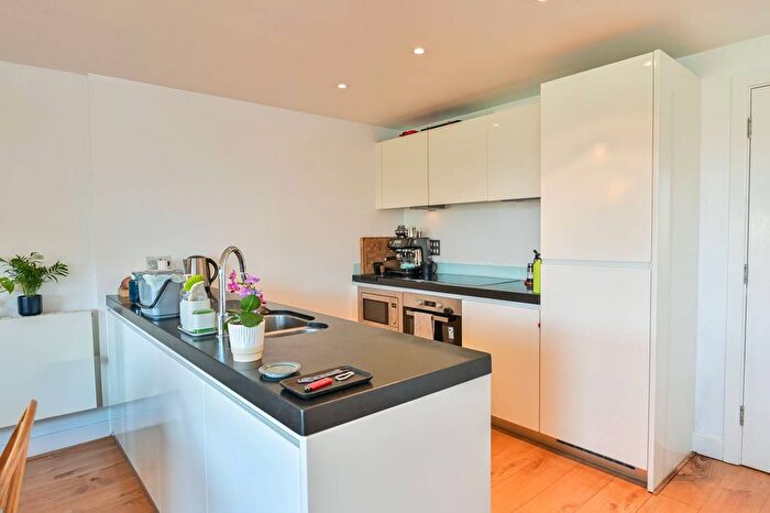 2 Bedroom Flat To Rent In Rothsay Street, London Bridge, London, SE1