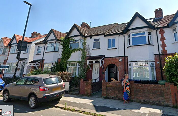 3 Bedroom Terraced House For Sale In Drayton Bridge Road, Hanwell, W7