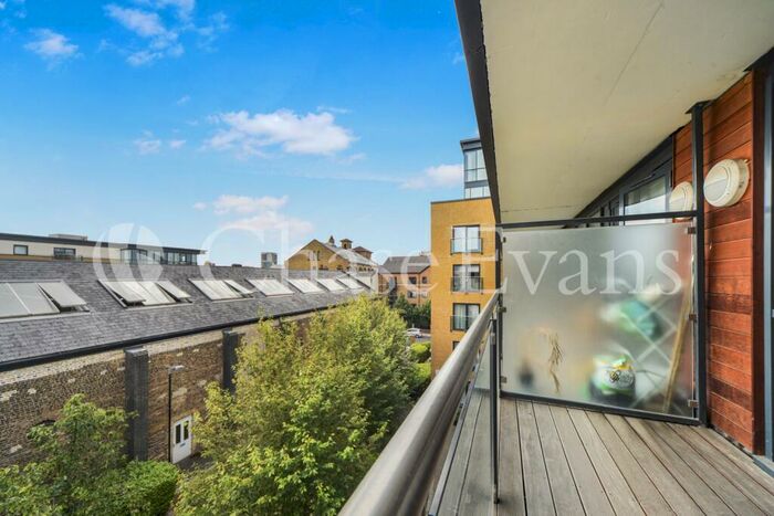 Flat For Sale In Forge Square, Isle Of Dogs, London, E14