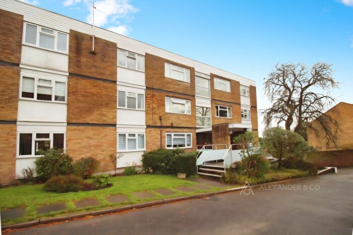 2 Bedroom Flat To Rent In Bay Court, Doctors Commons Road, HP4