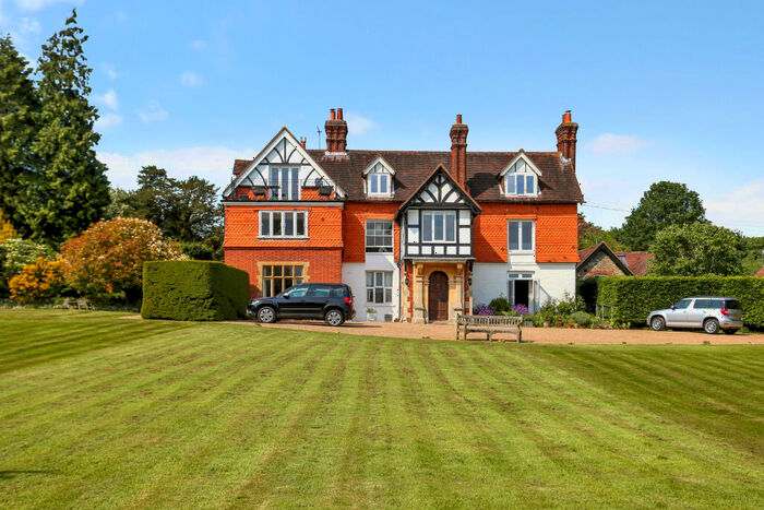 2 Bedroom Flat For Sale In Polsted Lane, Compton, GU3