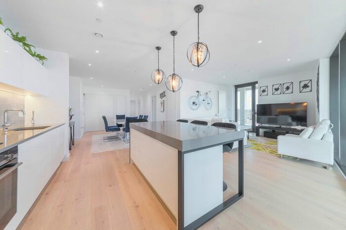 3 Bedroom Flat To Rent In Pinnacle House, Schooner Road, Royal Wharf, London, E16