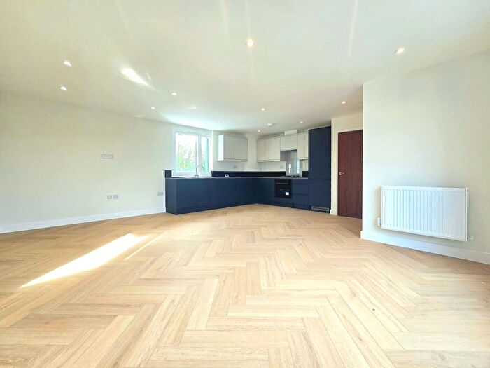 2 Bedroom Flat To Rent In Norbury Avenue, London, SW16
