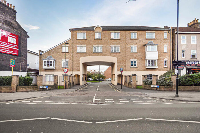 2 Bedroom Apartment For Sale In East India Way, Croydon, CR0