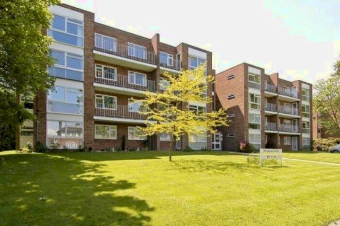 2 Bedroom Flat To Rent In Foxgrove Road, Beckenham, BR3