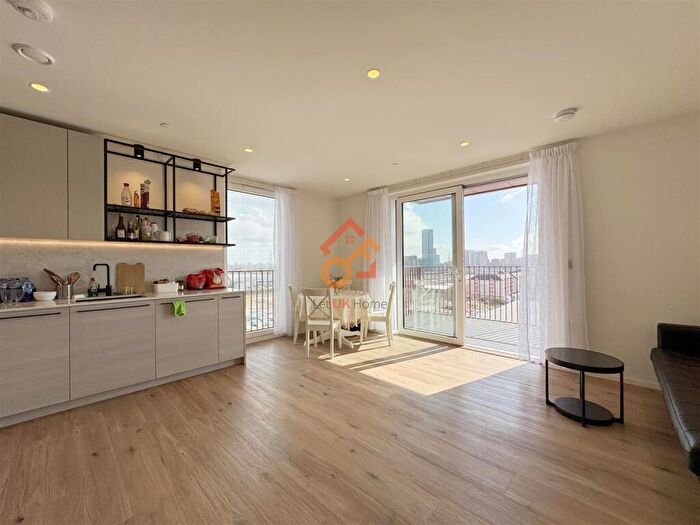 2 Bedroom Flat To Rent In Iris House, Hemlock Street, London, E14