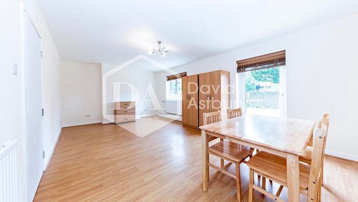 3 Bedroom Ground Maisonette To Rent In Castlehaven Road, Camden Town, London, NW1