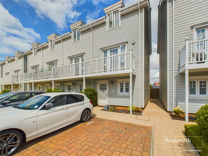 3 Bedroom Town House To Rent In Champlain Street, Reading, Berkshire, RG2