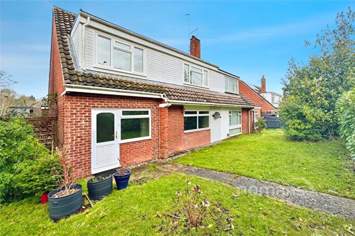 4 Bedroom Semi Detached House For Sale In Cotswold Road, Sandhurst, Berkshire, GU47