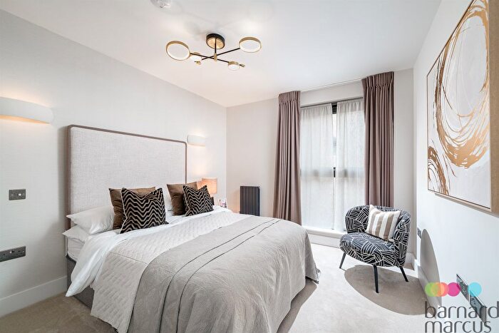 4 Bedroom Flat For Sale In Shepherds Bush Road, London, W6