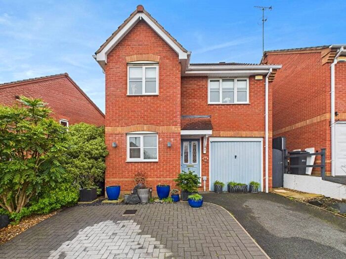 3 Bedroom Detached House For Sale In Grosmont Avenue, Worcester, Worcestershire, WR4