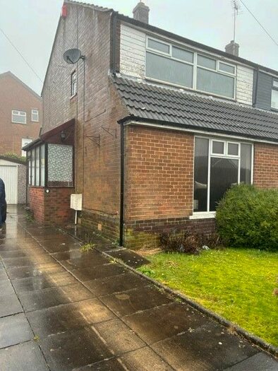 3 Bedroom Semi-Detached House To Rent In Heather Grove, Bradford, West Yorkshire, BD9