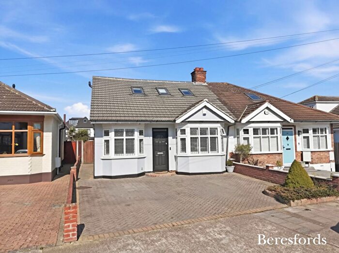 4 Bedroom Semi Detached House For Sale In Newbury Gardens, Upminster, RM14