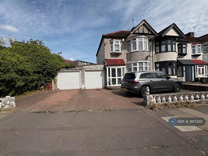 4 Bedroom End Of Terrace House To Rent In Headley Drive, Ilford, IG2