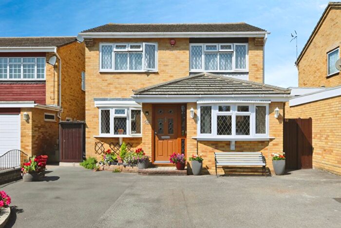 4 Bedroom Detached House For Sale In The Oval, Broxbourne, EN10