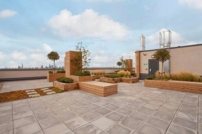 2 Bedroom Flat To Rent In Panoramic Tower, E14