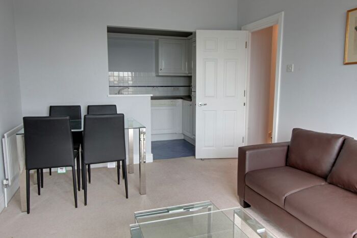 2 Bedroom Flat To Rent In Ormond House, Medway Street, Westminster, SW1P