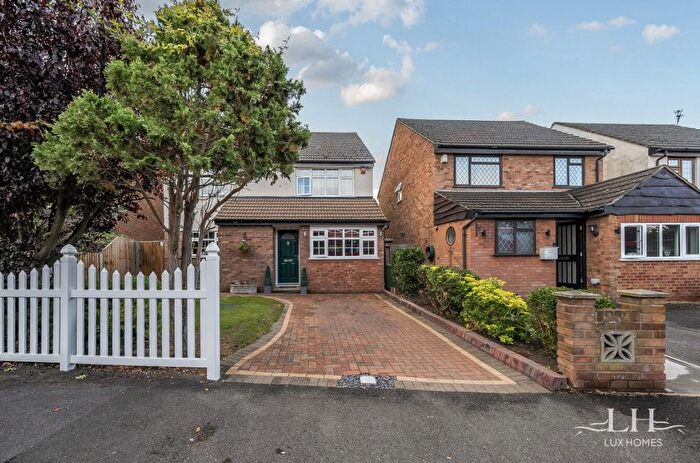 4 Bedroom Detached House For Sale In Abbey Wood Lane, Rainham, RM13