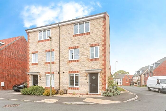 4 Bedroom Semi-Detached House For Sale In Tom Gaughan Way, Didcot, OX11