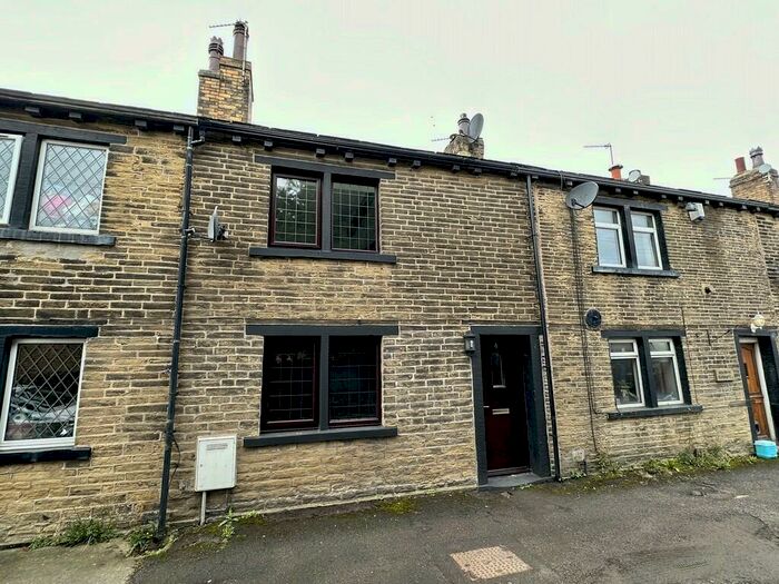 2 Bedroom Cottage To Rent In Womersley Place, Stanningley, LS28