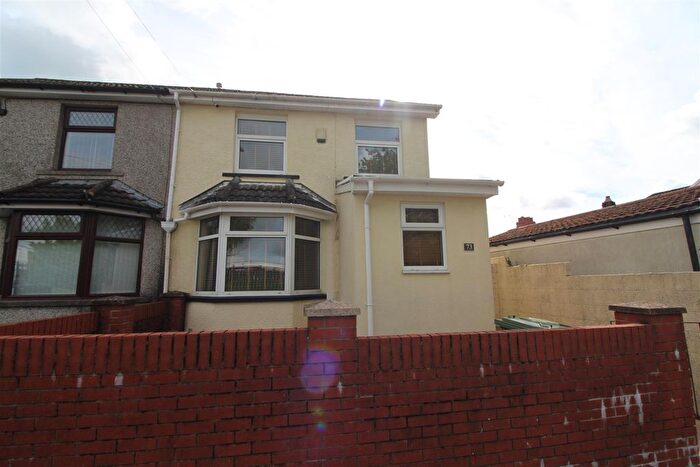 3 Bedroom Semi-detached House For Sale In Penybryn Avenue, Cefn Fforest, Blackwood, NP12