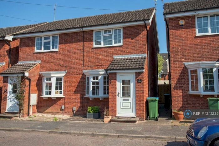 2 Bedroom Semi-Detached House To Rent In Williams Close, Aylesbury, HP19