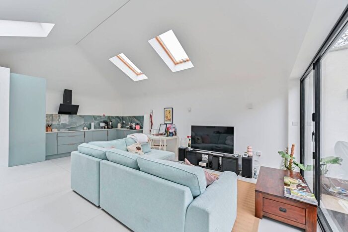 2 Bedroom Semi-Detached House For Sale In Bickersteth Road, Tooting, London, SW17