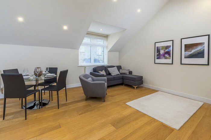 3 Bedroom House To Rent In Woodford Green, London, IG8