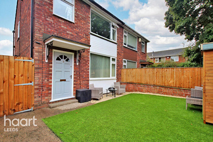 3 Bedroom Semi Detached House For Sale In Hansby Close, Leeds, LS14