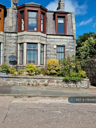 3 Bedroom Flat To Rent In Clifton Place, Aberdeen, AB24