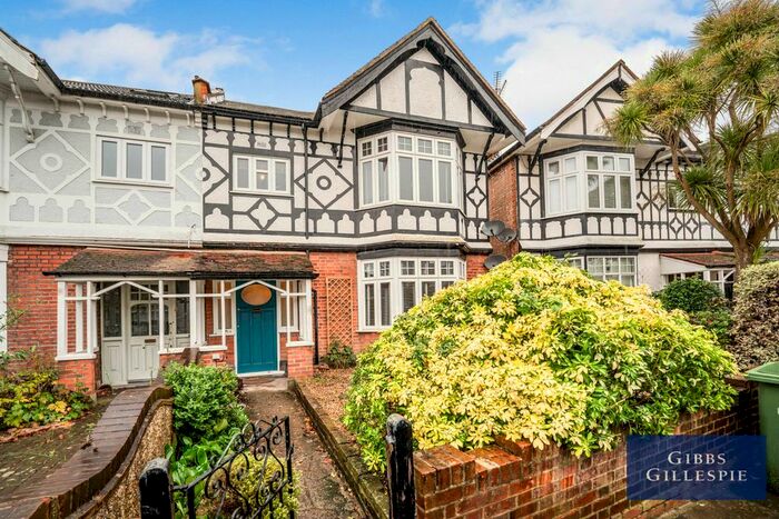 2 Bedroom Flat To Rent In Loveday Road, London, W13