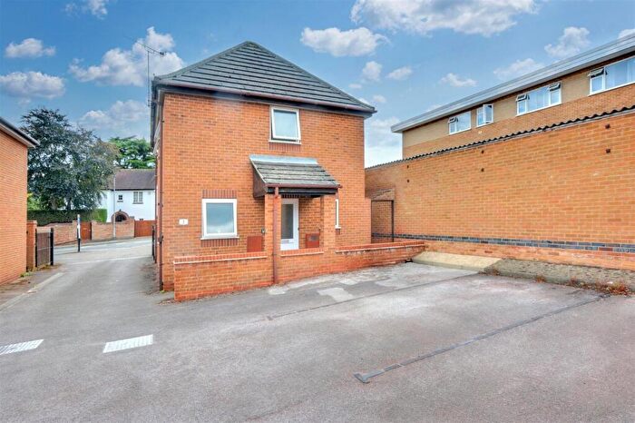 2 Bedroom Detached House For Sale In Gatehouse Court, Beeston, Nottingham, NG9