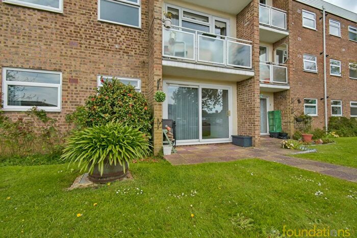 2 Bedroom Flat For Sale In Collington Lane East, Bexhill-On-Sea, TN39