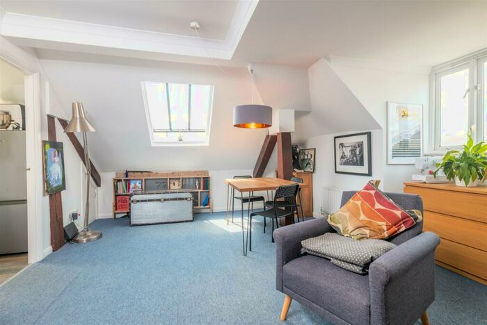 2 Bedroom Flat For Sale In Foundry Lane, Lewes, BN7