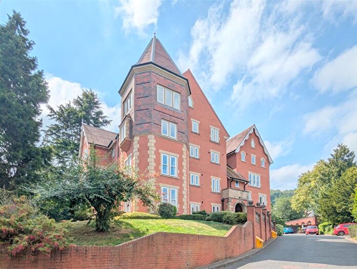 2 Bedroom Flat To Rent In Flat Priory Gardens, Priory Road, Great Malvern, WR14