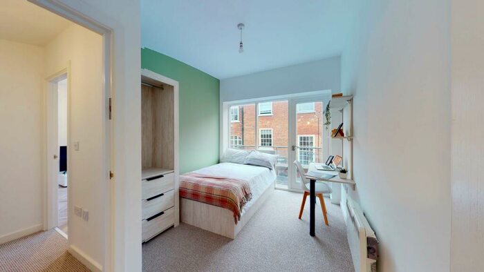 4 Bedroom Flat To Rent In Yalta Court, Woodhouse, Leeds, LS2