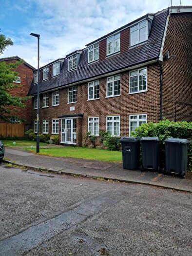 2 Bedroom Flat To Rent In The Ridgeway, EN2