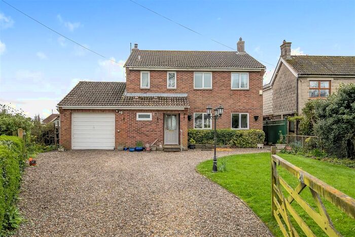 4 Bedroom Detached House For Sale In Bulkington, Devizes, SN10