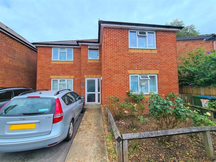 1 Bedroom Flat To Rent In Adelaide Road, St Denys, SO17